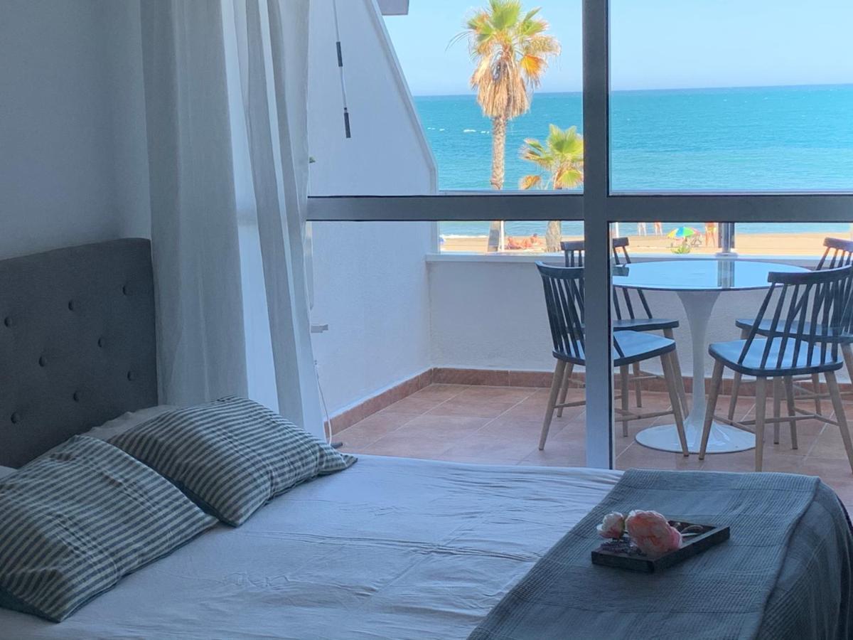 טורמולינוס Lujoso Estudio Frontal Al Mar מראה חיצוני תמונה